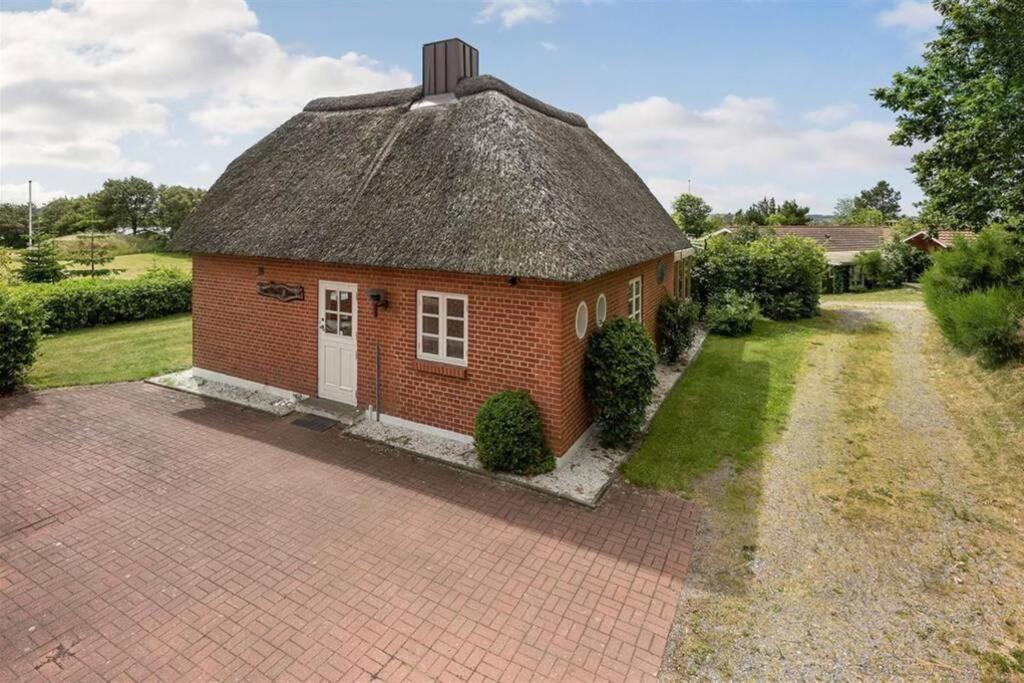 Thatched Holiday Home In Struer, Jutland With A View Eksteriør bilde