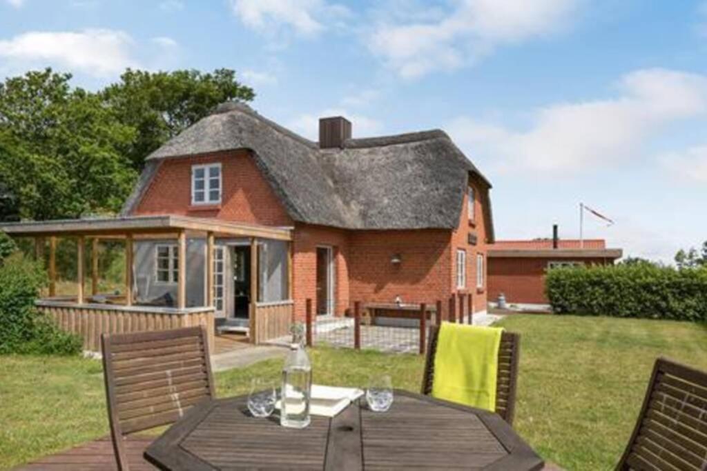 Thatched Holiday Home In Struer, Jutland With A View Eksteriør bilde