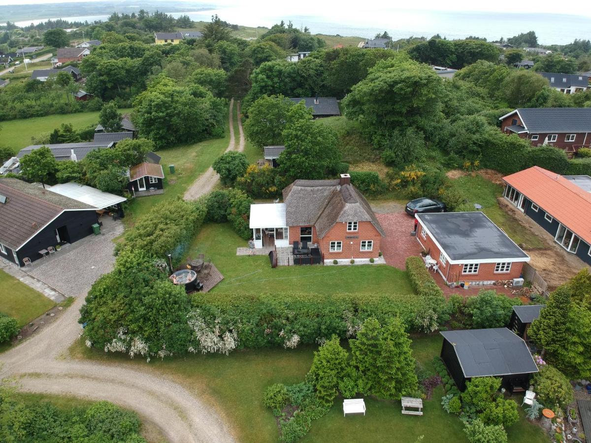 Thatched Holiday Home In Struer, Jutland With A View Eksteriør bilde